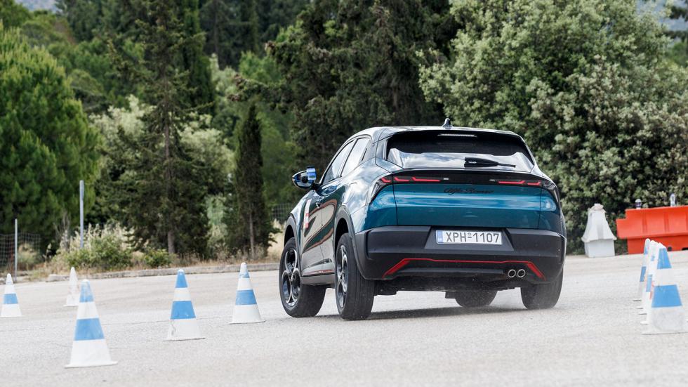 Alfa Romeo Junior και Tonale: Οι δύο πρωταθλητές του Elk Test στα SUV!